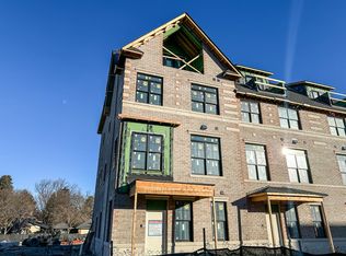 620 School St UNIT 7, Naperville, IL 60540