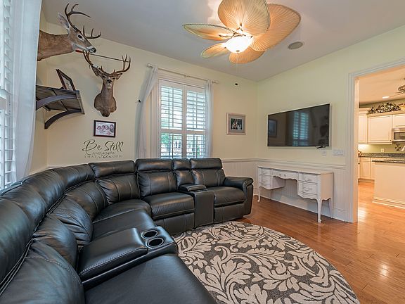 Den/Media/5th Bedroom