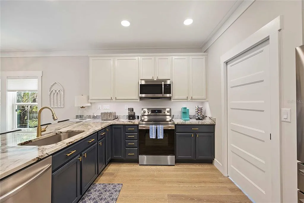 3 bed, 2.0 bath, 1650 sqft, $3,500 — Photo 3