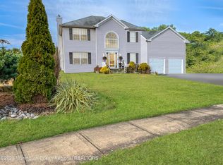 32 Hannah Lee Rd, Barnegat, NJ 08005