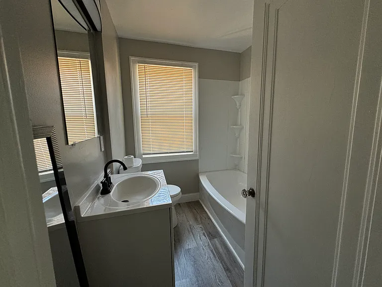 574 W Goldengate St — Photo 9