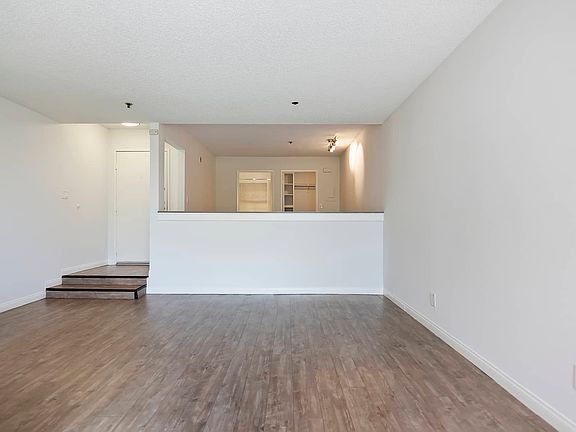 5th image of 7200 Franklin Ave APT 401
