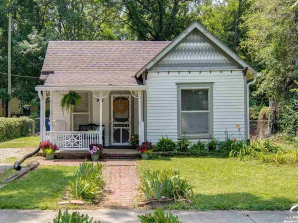 917 E 13th St, Lawrence, KS 66044