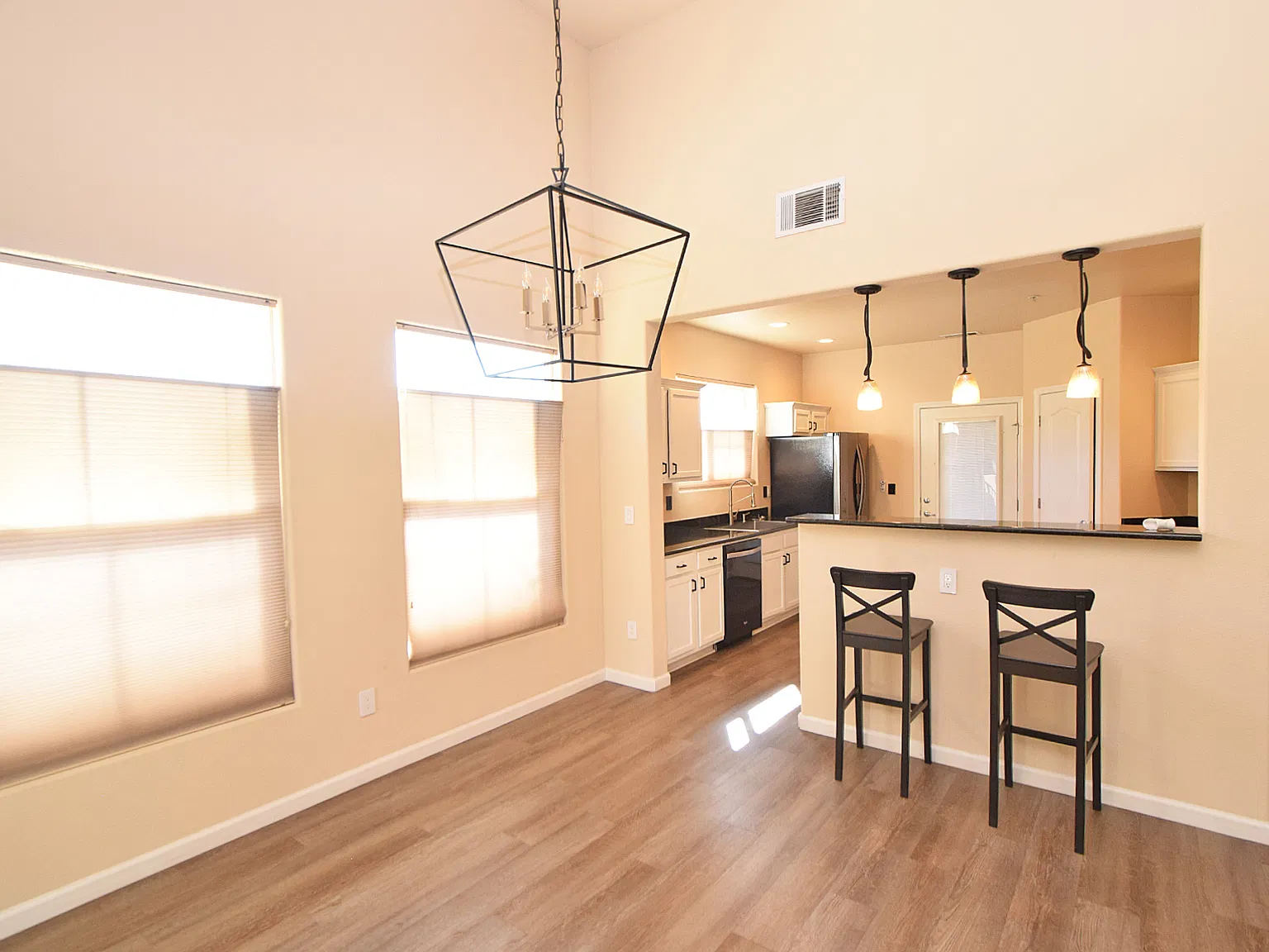 2 bed, 1523 sqft, $2,450 — Photo 4