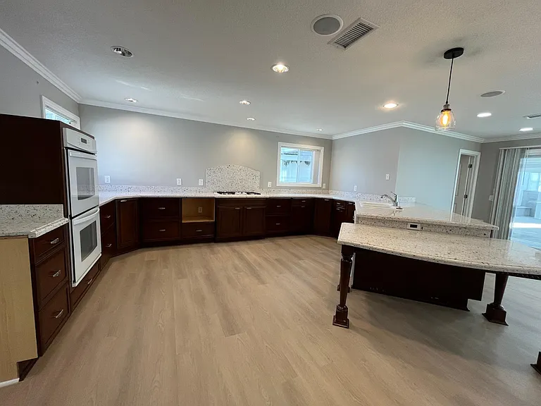 407 N Clinton St — Photo 16