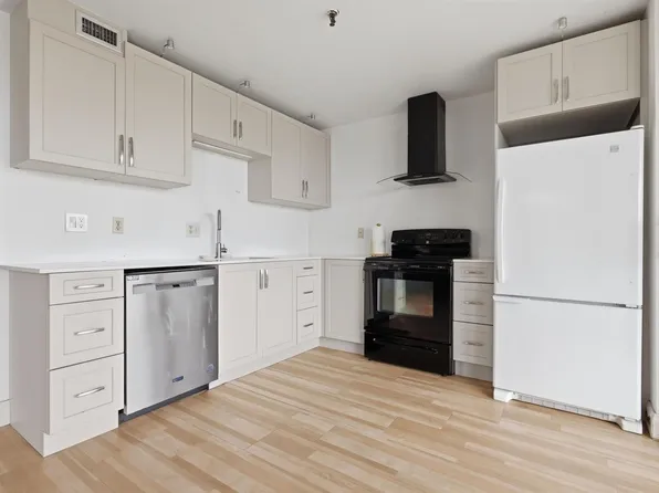 661 NE 195th St APT 310, Miami, FL 33179
