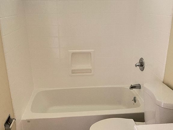 5th image of 652 Grand Fir Ave #3