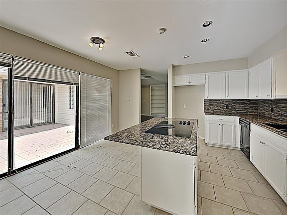 4th image of 6201 Bellaire Dr S