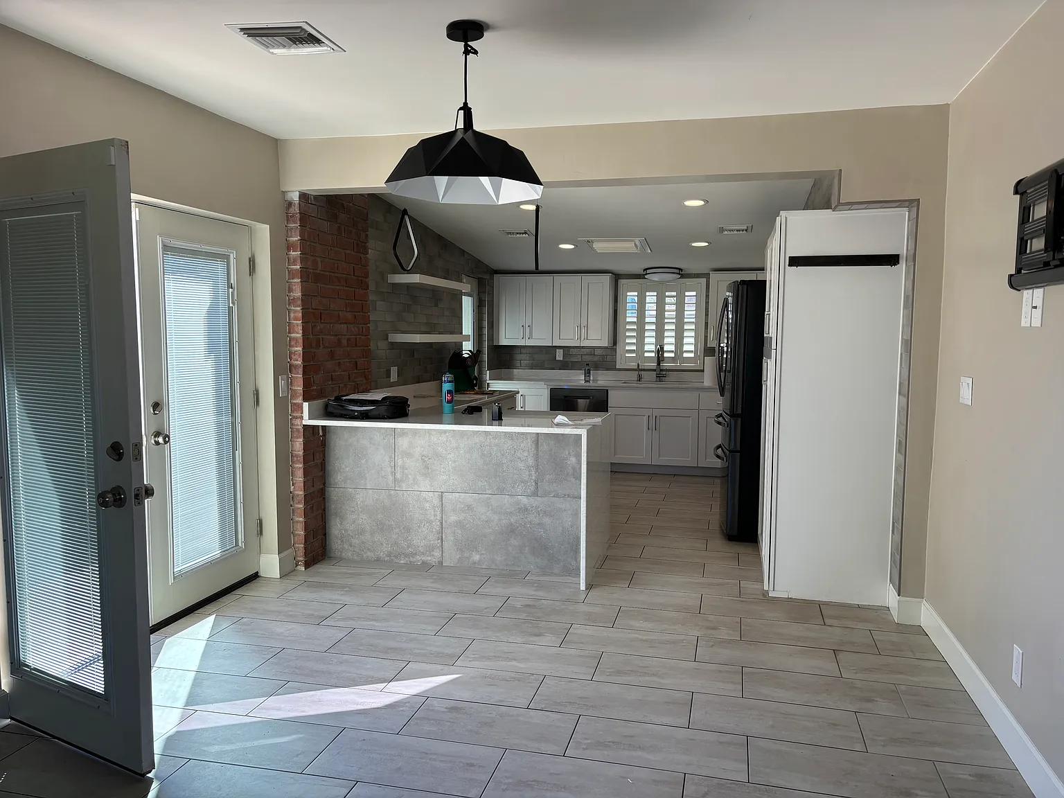 3 bed, 1401 sqft, $2,200 — Photo 4