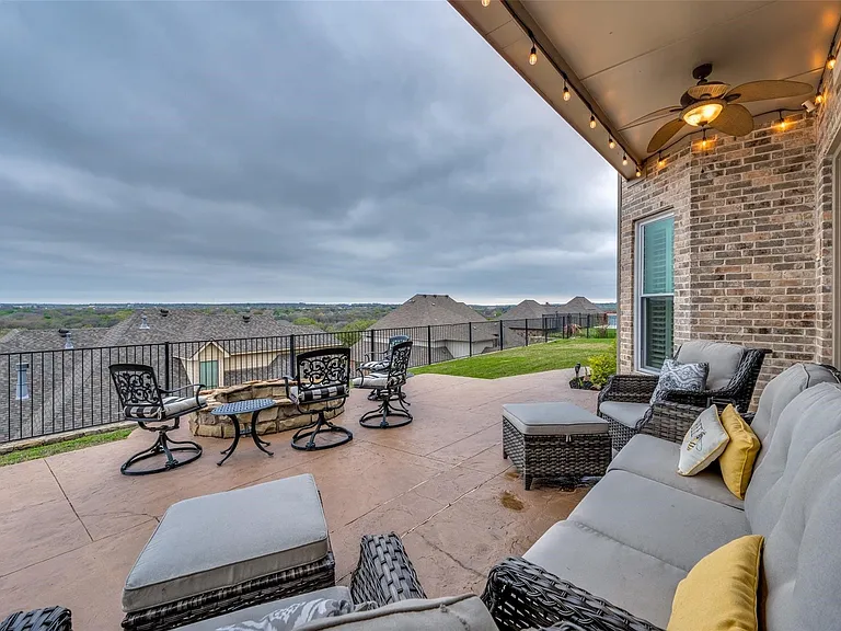 604 Promontory Dr — Photo 3