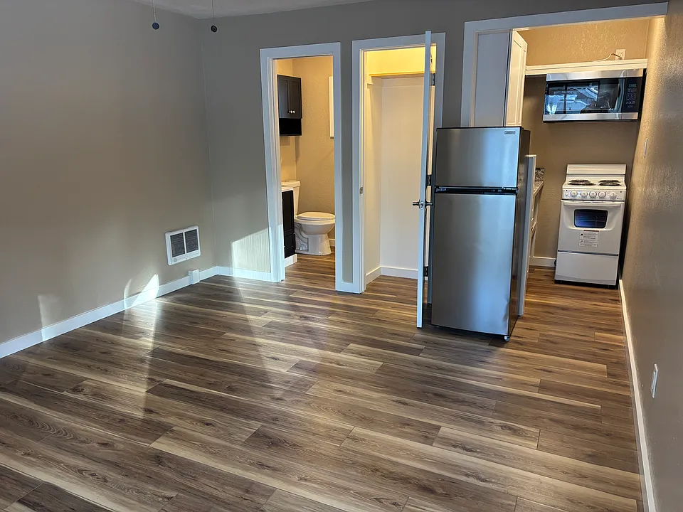 Durable vinyl flooring throughout