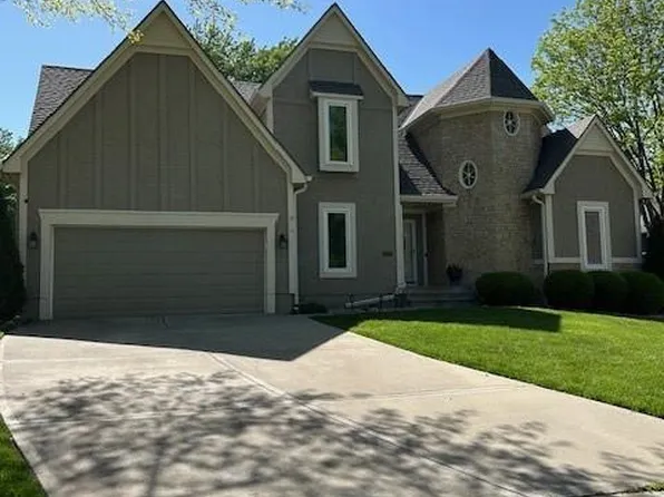 14220 S Brougham Dr, Olathe, KS 66062