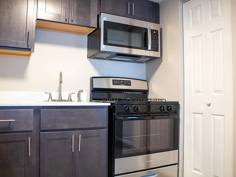 108 E Healey St — Photo 6
