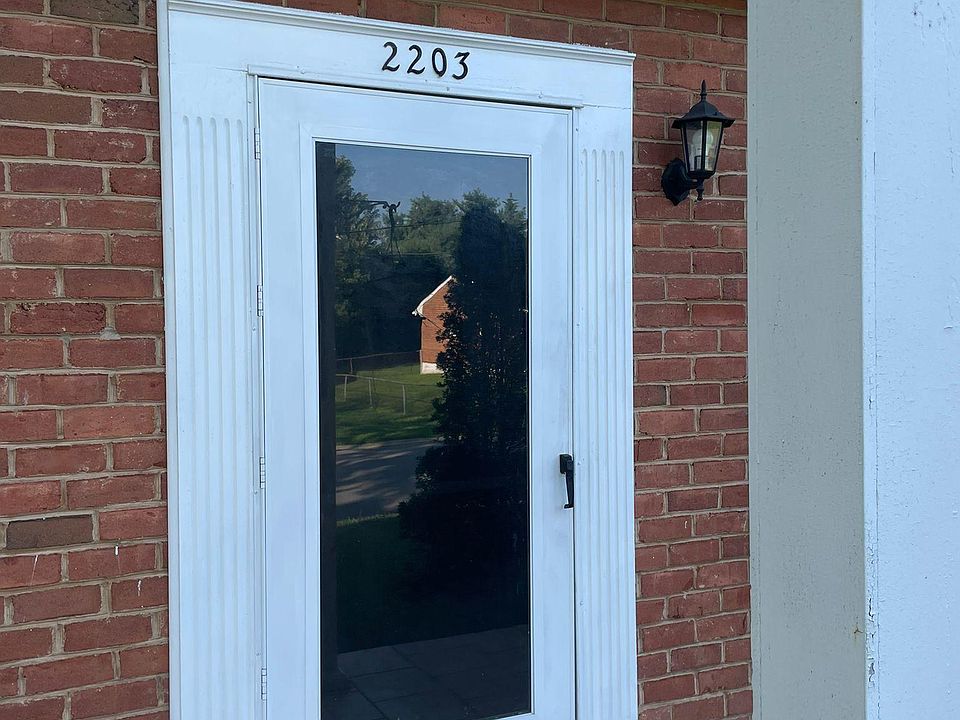 1st image of 2203 Bainbridge Dr