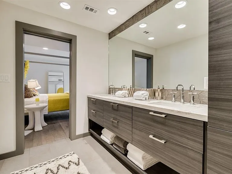 1410 Hyde Park Blvd #101 — Photo 17