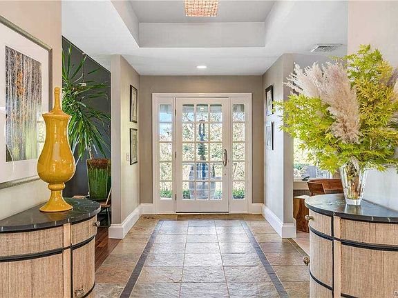 4th image of 13 Harbor Crest Ct