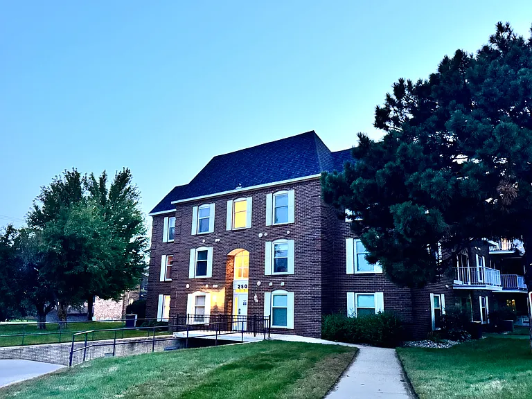 2505 S Kiwanis Ave #246 — Photo 9