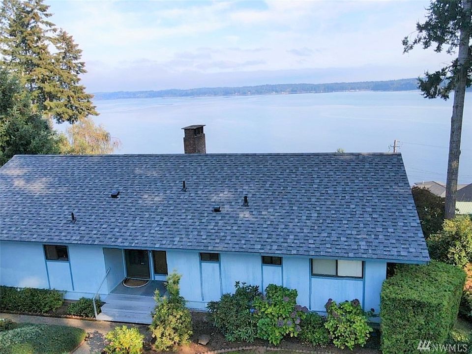 On a clear day, Mt Rainier is visible out front, too! 