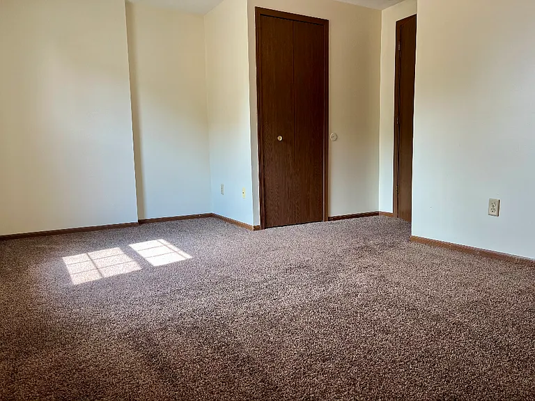 735 Longview Ave — Photo 3