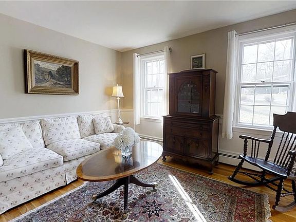 3rd image of 8 Tamarack Dr