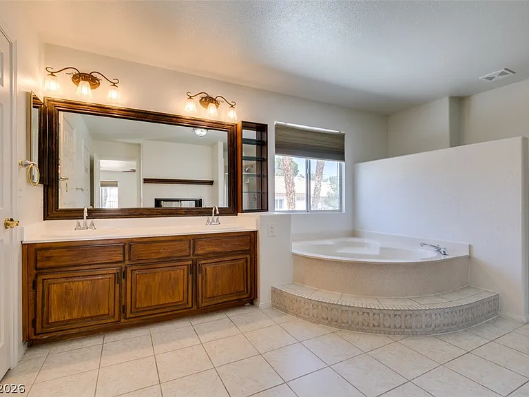 8224 Tivoli Cove Dr — Photo 42