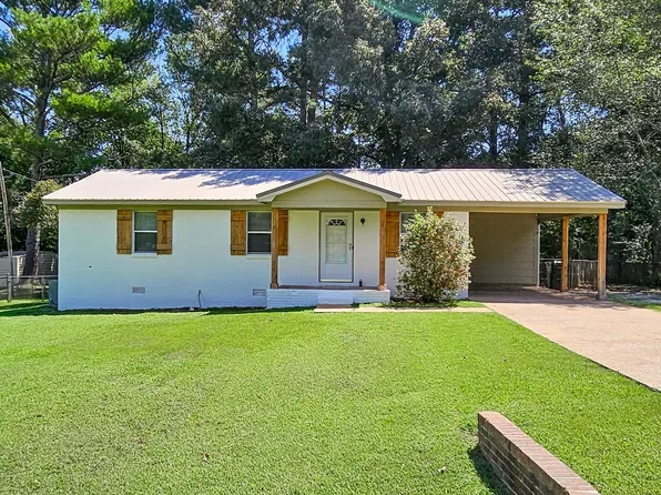 1260 Lakewood Dr E, Muscle Shoals, AL 35661