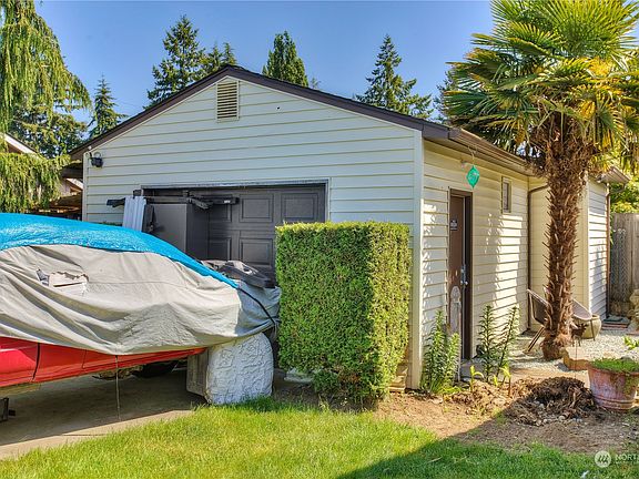 Detached Shop/garage>