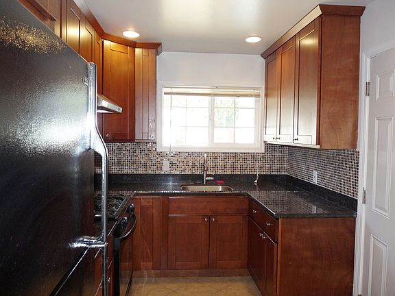 3rd image of 2052 Fairbanks St