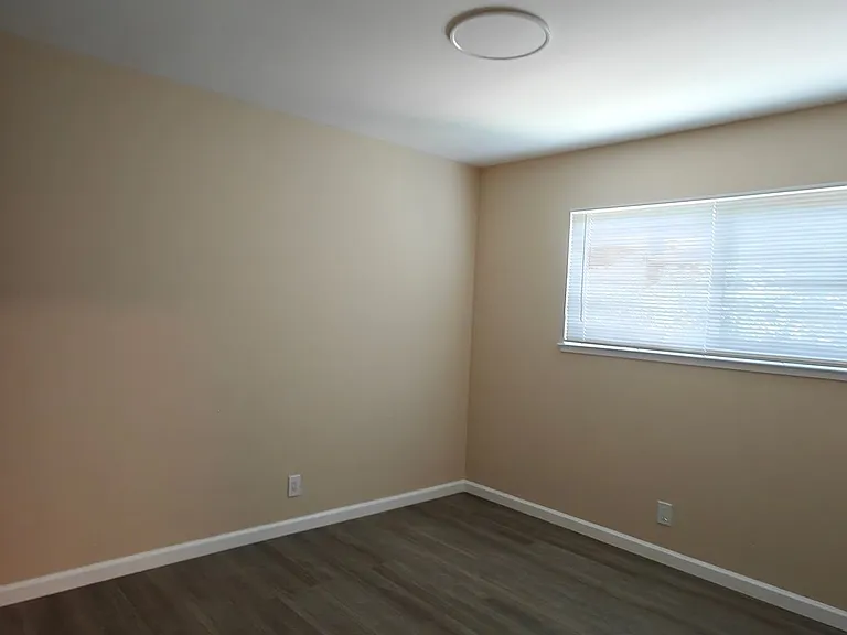 714 Liverpool Way — Photo 13
