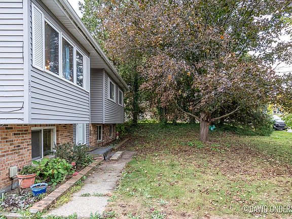3rd image of 1436 Yorkshire St SE