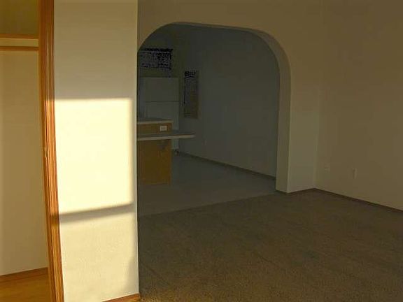 2nd image of 1910 Ahlers Ave