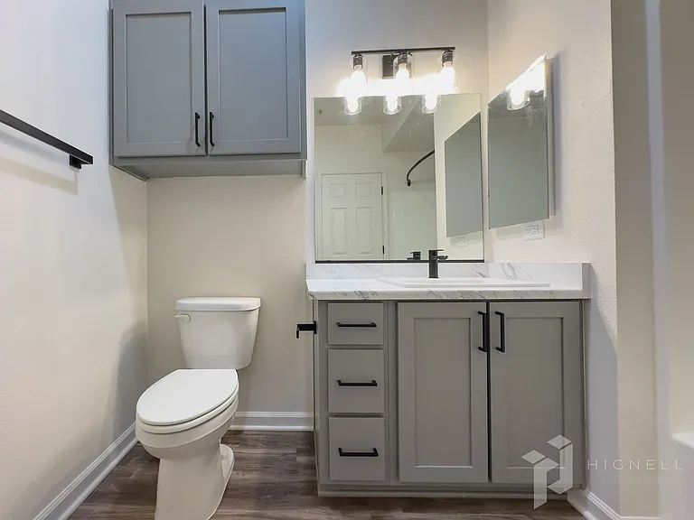 Sterling Oaks Luxury Apartments — Photo 48