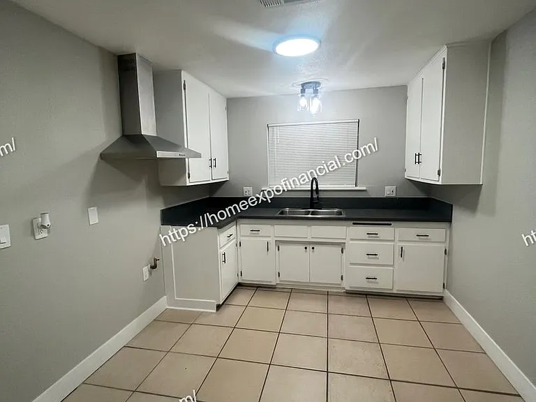 339 N Victoria Ave — Photo 23