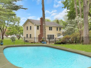 39 Stonehedge Dr S, Greenwich, CT 06831
