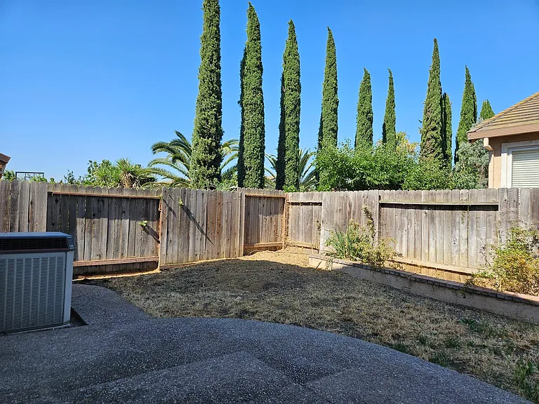 624 Aiello St — Photo 37