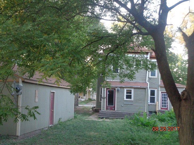 1st image of 609 W Ash St