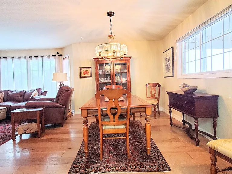 4802 Greenwich Dr — Photo 3