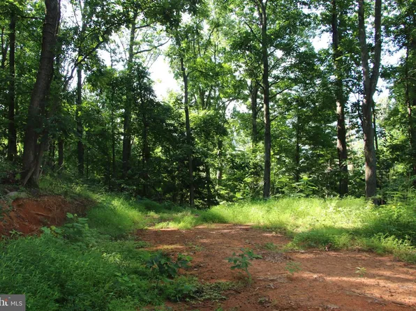 Baxter Dr, Stanley, VA 22851