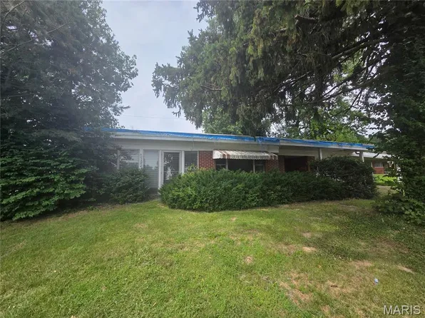 2 Notre Dame Hls, Belleville, IL 62223