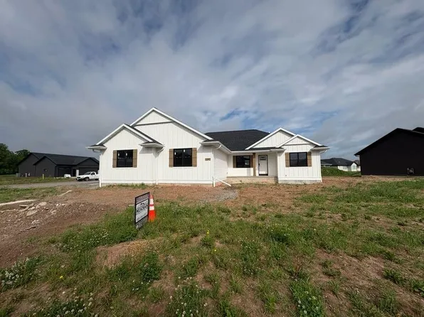 1387 Crossroads Dr, De Pere, WI 54115