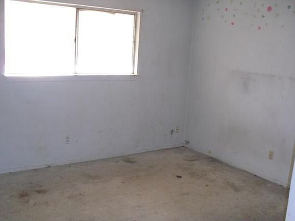 5th image of 10304 E Avenue Q12