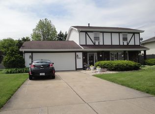 951 Ivanhoe Ln, Dyer, IN