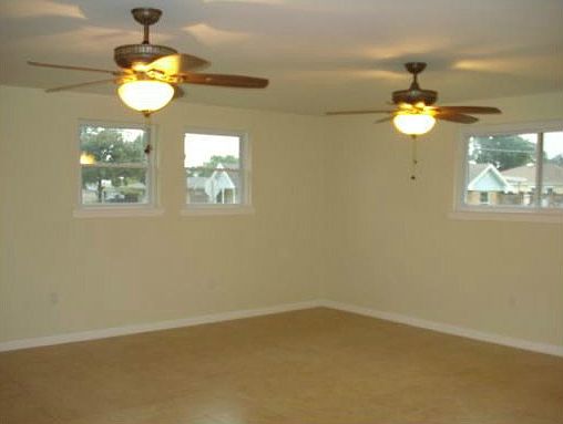 3rd image of 2320 Pecan Dr