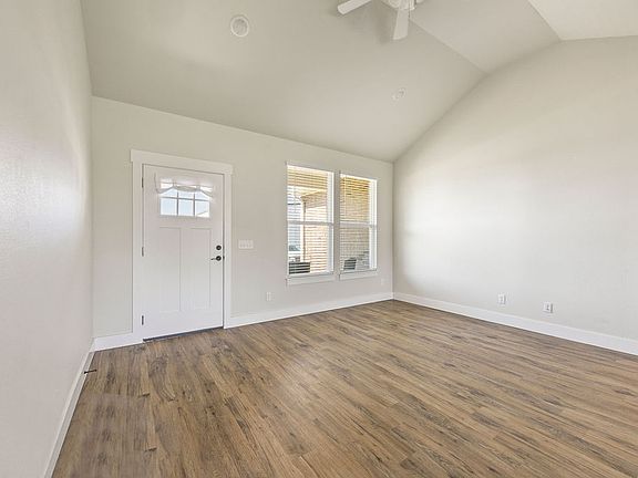 4th image of 239 W Adams St