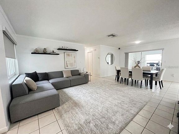 5th image of 7438 LAKE FOREST CIRCLE