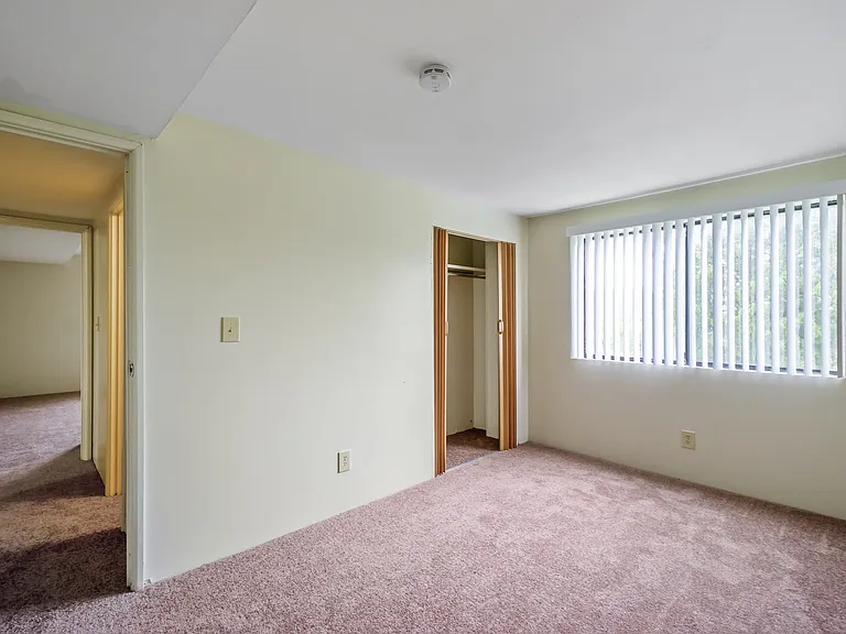 Greenwich Manor Apartments — Photo 55