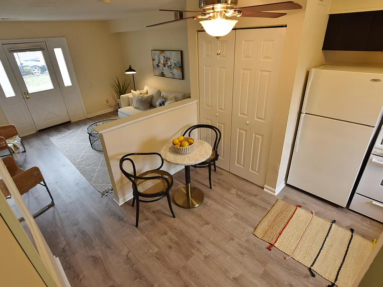 1271 Summit Street, photos of townhouse while it was staged