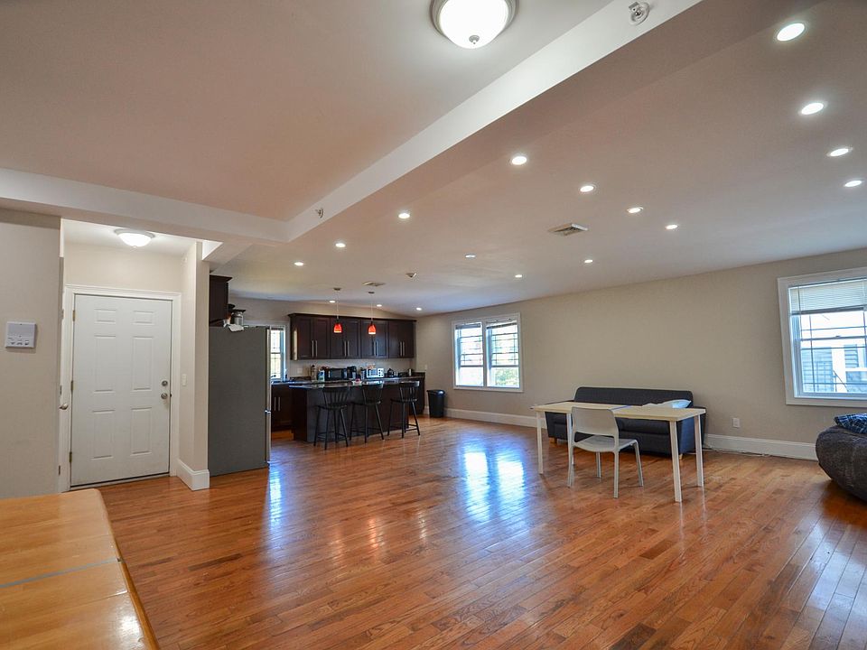 2nd image of 161 Waterman St #4