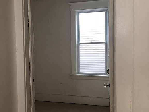 4th image of 2560 Bailey Ave #1
