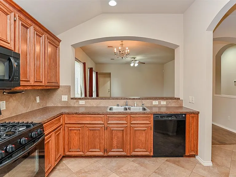 2106 Castle Gardens Ln — Photo 11